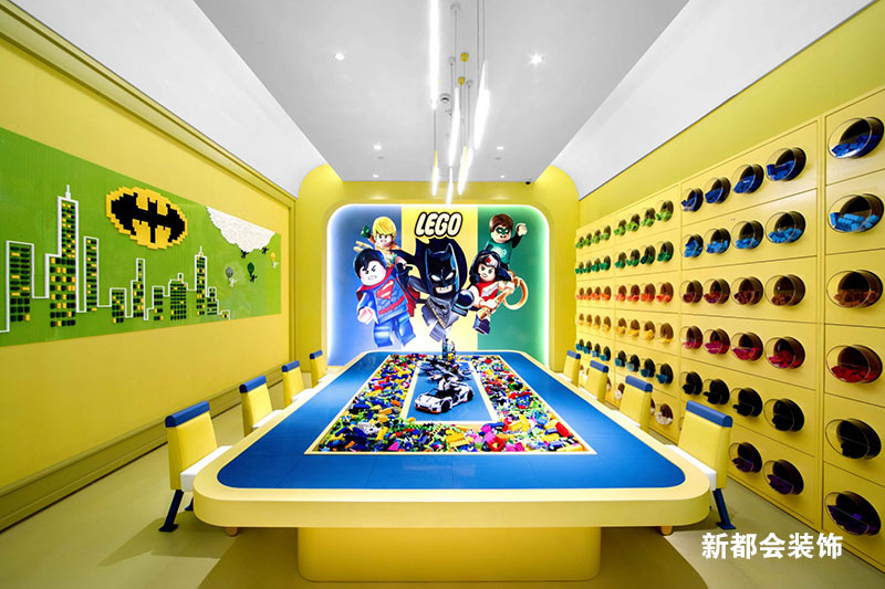 玩具體驗(yàn)區(qū)，簡(jiǎn)單有創(chuàng)意，寬敞的桌面讓每一位孩子自由發(fā)揮