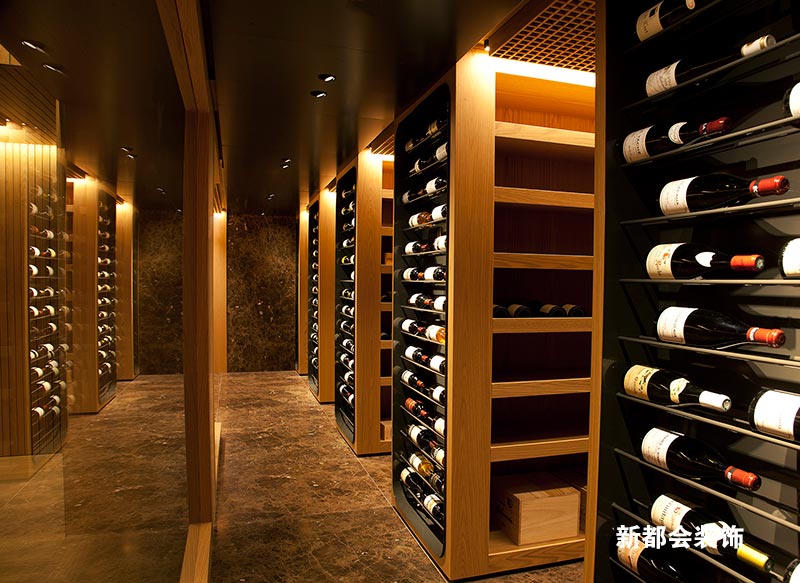 酒店酒窖裝飾設(shè)計(jì)暖色燈光裝點(diǎn)，十分有韻味