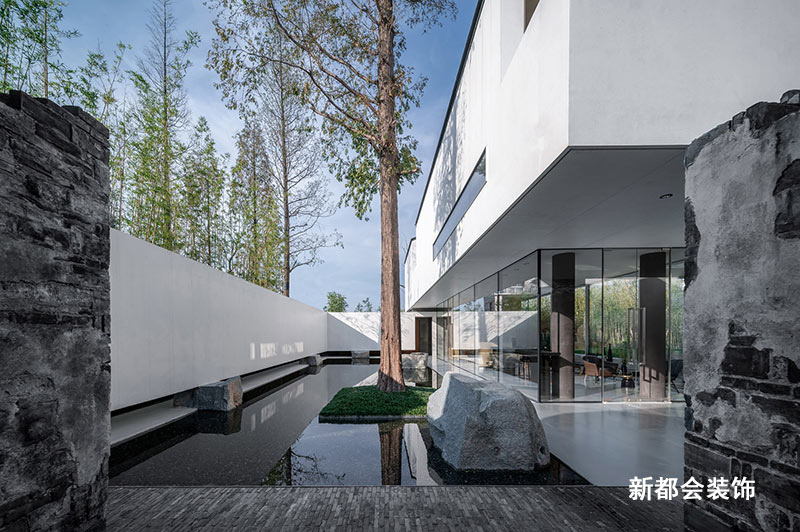 休息區，半陽光方式的設計，隨時可以欣賞窗外風景