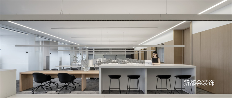 地產(chǎn)公司辦公空間裝修效果